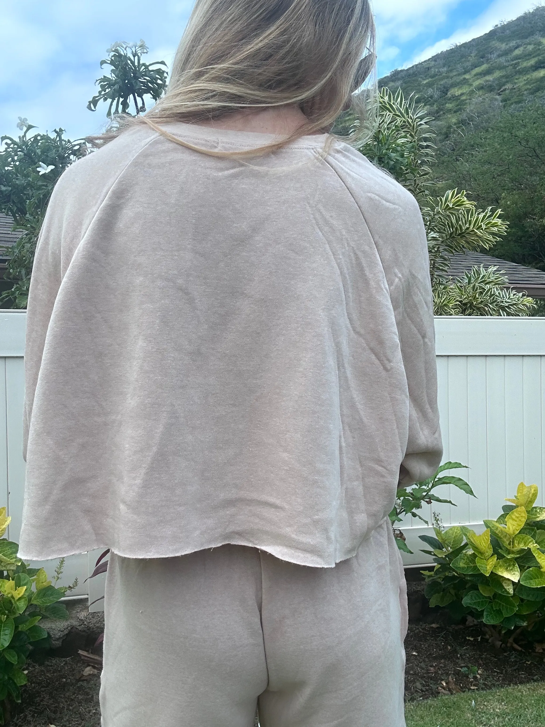 Make it Casual cropped sweatshirt